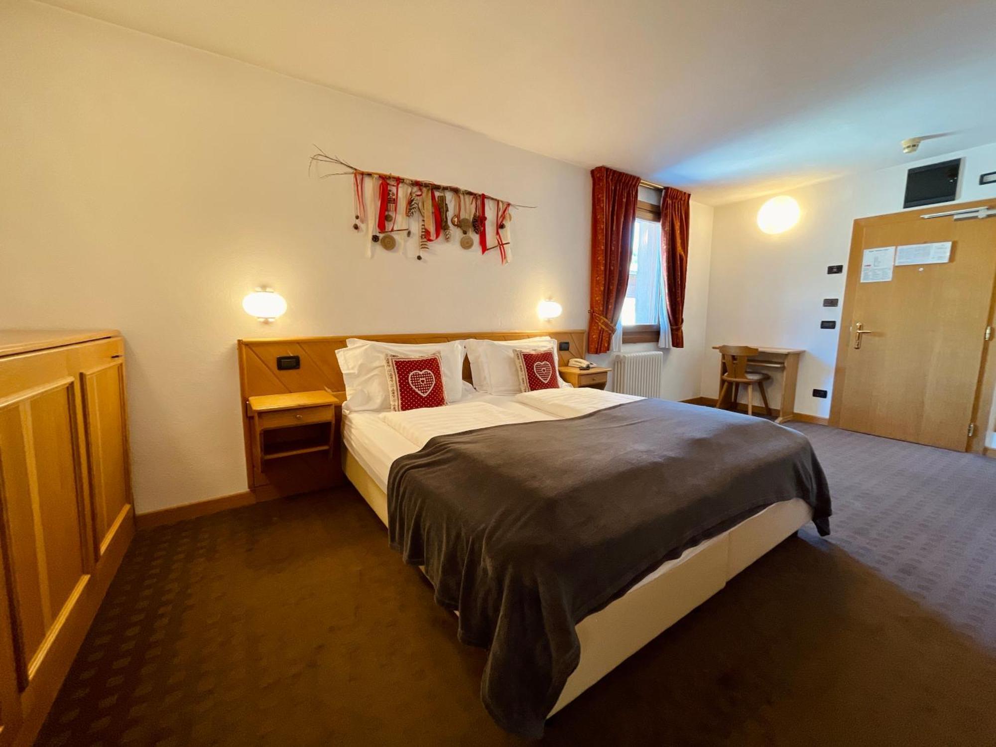 Hotel Piccolo Tibet リヴィーニョ エクステリア 写真