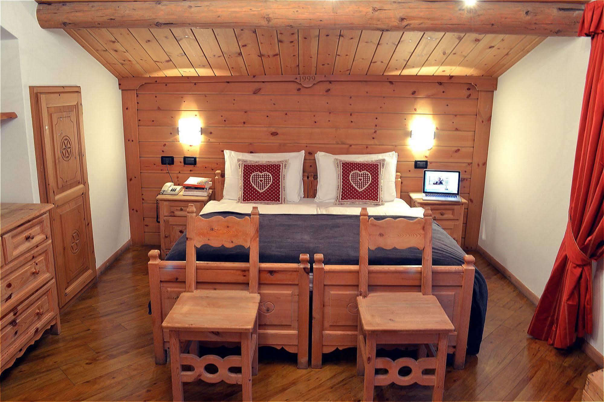 Hotel Piccolo Tibet リヴィーニョ エクステリア 写真