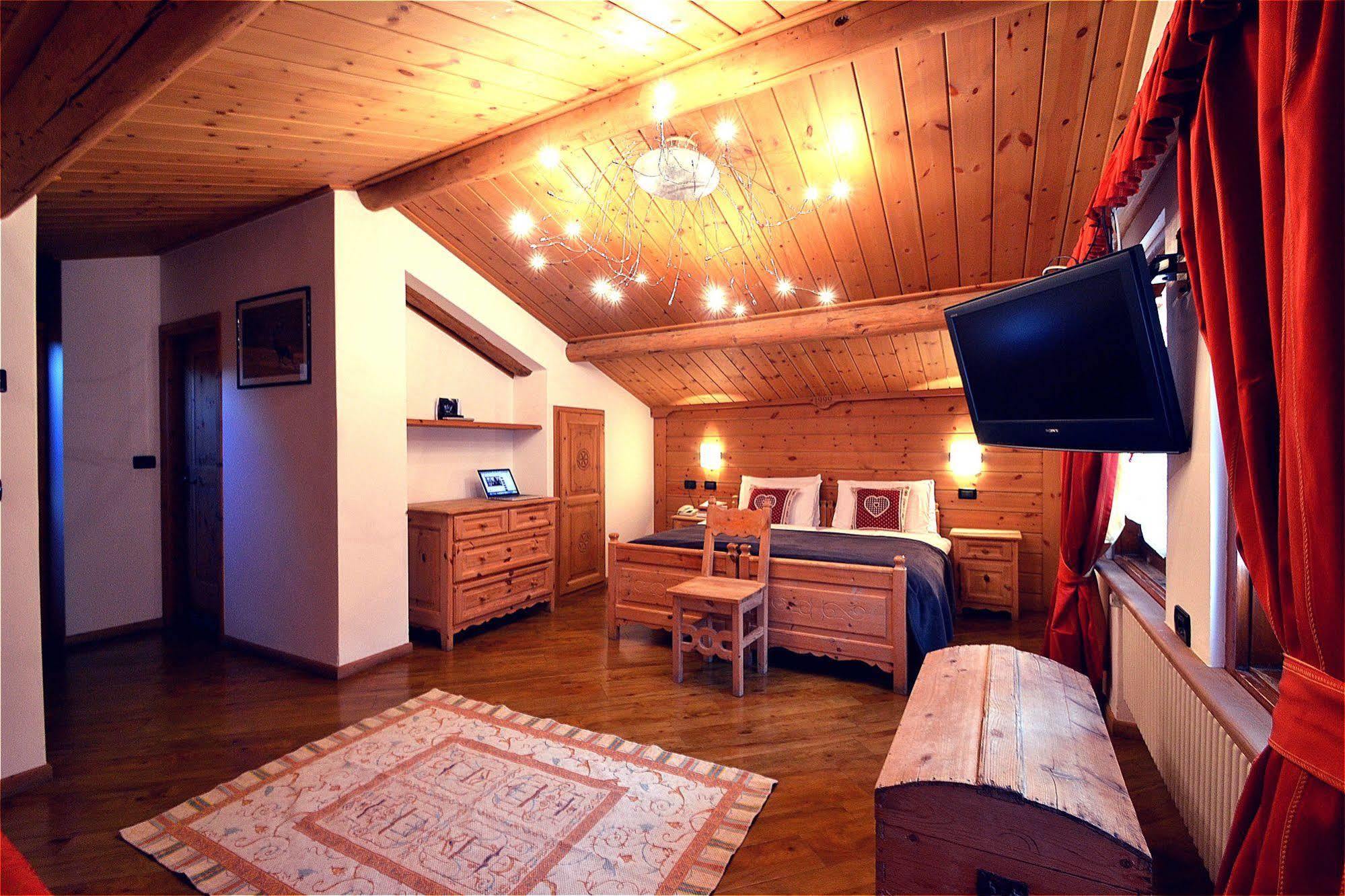 Hotel Piccolo Tibet リヴィーニョ エクステリア 写真